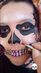 Maquillaje De Catrina Con Cuello Pintado