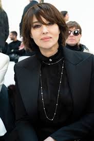 Si potrebbe pensare che le acconciature per le donne sopra i 40 anni siano meno chic e accattivanti delle acconciature per i più giovani. Tagli Capelli Donne Mature Look Per Over 40 50 60 E 70 Pourfemme