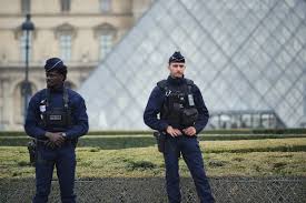 Louvre robbery: How thieves pulled off ...