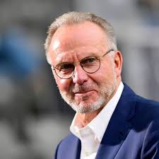E in fondo paolo rossi, uno dei tanti rossi presenti in italia vuole essere ricordato così, maglia azzurra addosso, braccia al cielo. Rummenigge Uber Italien Idol Rossi Ein Grosser Verlust Fur Mich