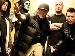 2 days ago · limp bizkit is scheduled to perform this weekend at the massive chicago music festival and durst has people talking about a new look he shared on his verified instagram account. Limp Bizkit On Amazon Music