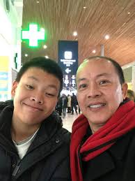 Không chỉ nổi tiếng với vai trò là một nhà nghệ sĩ ưu tú hài mà ông còn tham gia nhiều bộ phim truyền hình nổi. 40 Tuá»•i Má»›i Láº¥y Vá»£ Nghá»‡ SÄ© Ä'á»©c Háº£i Pháº£i Chuyá»ƒn Viá»‡c Ä'á»ƒ Kiáº¿m Tiá»n Nuoi 4 Con