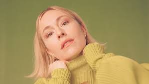 Sally Barry's Instagram, Twitter & Facebook