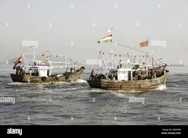 Bombay harbour fishing boats hi-res stock photography and images - Alamy