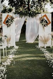Check spelling or type a new query. 25 Chic And Easy Rustic Wedding Arch Altar Ideas For Diy Brides Elegantweddinginvites Com Blog
