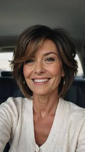 Stylish Oval Face Haircuts: 15 Cute Ideas for 2024 Moms**