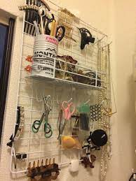 我が家の洗面横after 洗面台とその上にガチャガチャと置かれていたヘアアクセやコスメ達を100均ワイヤーネットのウォールシェルフでスッキリとお片づけ ヘアアクセ 収納 子供 片付け 片付け収納