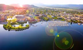 Kelowna (/ k ə ˈ l oʊ n ə /) is a city on okanagan lake in the okanagan valley in the southern interior of british columbia, canada.it serves as the head office of the regional district of the central okanagan.the name kelowna derives from the okanagan word kiʔláwnaʔ, referring to a male grizzly bear. Kelowna Invest Kelowna