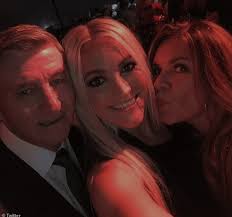 Justin Bieber fires Lou Taylor : r/BritneySpears