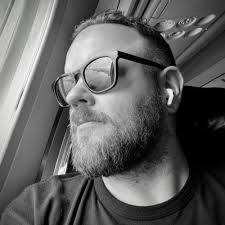 Darra Totonchi (@DarraTotonchi)