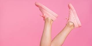 Cependant, sachez qu'il faudra sans doute frotter le reste de la chaussure pour avoir un. Comment Enlever Les Odeurs Dans Les Chaussures Cosmopolitan Fr