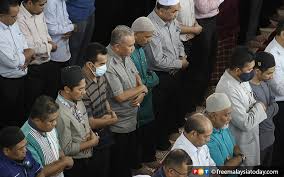 Sholat rawatib sangat dianjurkan karena salah satu fungsinya bisa untuk menutupi kekurangan yang ada dalam sholat wajib. Sarawak Benar Solat Jemaah Di Masjid Surau Bersyarat Bermula Esok