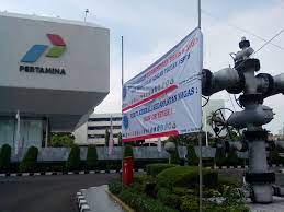 Ratusan karyawan pertamina ru iv cilacap menggelar demo di depan head office pt pertamina ru iv, jumat. Pekerja Pertamina Ru Iv Cilacap Tolak Joint Venture Pertamina Aramco Og Indonesia