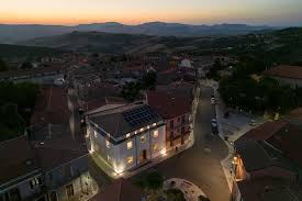 Lacedonia, il rilancio del MAVI con la straordinaria collezione di foto di  Frank Cancian e mostra temporanea dellartista nigeriana Etinosa Yvonne -  Phocus Magazine