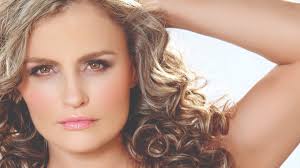 Aura Cristina Geithner posó como Dios la trajo al mundo