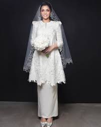 Meterial baju moss crepe, valentino satin bf & wudhuk friendly hiasan eksklusif dibukaan tangan warna yang menawan & memukau design kurung modern basic leher. 98 Baju Nikah Ideas In 2021 Muslimah Wedding Dress Malay Wedding Dress Muslimah Wedding