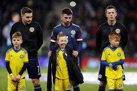 Johnstone vs celtic result on yahoo sports. The Greg Taylor Touch Of Class As Celtic Star Protects Mascot From The Big Hampden Freeze Daily Record