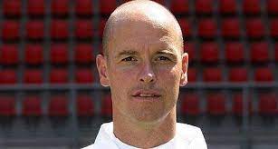 Erik ten hag (born 2 february 1970) is a dutch professional football manager and former player who is the currently in charge of eredivisie club ajax. Ten Hag Verschuift Het Middenveld Naar Rechts Bozen Van Het Oosten