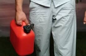Sale Sul Tetto Del Deposito Di Mondo Convenienza Vuole Darsi Fuoco Dopo Essere Stato Licenziato Corriere Ce
