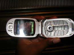 Vendo - Vendo motorola v555 como nuevo