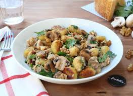 Gnocchi Al Pesto Di Noci E Funghi Par Foodette Recette Recette Recette Gnocchi Gnocchi