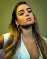 happy easter my love bugs 🐇 i love uuu 💛 📷 @tizianolugli 🎀  @grahamnation 👗 @stylelvr 💄 @carissaferreri