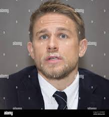 Charlie hunnam green street hi-res stock photography and images
