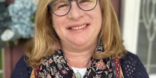 Donna Egan's Instagram, Twitter & Facebook