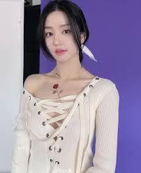 Discover more posts about 이유비. í¬í†  ì´ìœ ë¹„ ê³¼ê°í•œ ìž¥ë¯¸ íƒ€íˆ¬ ì•„ì‹œì•„ê²½ì œ