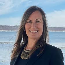 Diane Devries's Instagram, Twitter & Facebook