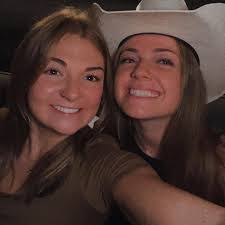 Alyssa Parsons's Instagram, Twitter & Facebook