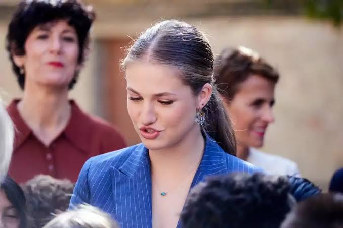 Princess Leonor asks for permission and makes an unprecedented decision  with King Felipe