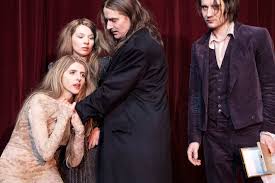 Für viele frauen ein absoluter abturner. Amphitryon Thalia Theater Hamburg Leander Haussmann Inszeniert Heinrich Von Kleists Verweckslungskomodie Als Lustspiel Der Selbstoptimierung