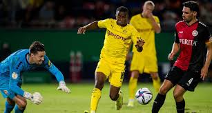 Jun 02, 2021 · bei youssoufa moukoko geht es schlag auf schlag: Borussia Dortmund