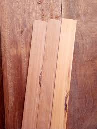 Warnanya yang hitam unik membuat ruangan terlihat mewah dan klasik. Harga Flooring Kayu Dari Kumea Adakah Toko Lantai Kayu Surabaya