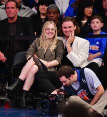 Dakota fanning and her new man are picture perfect together! Dakota Fanning Holds Hands With New Boyfriend In Nyc See The Sweet Pics Entertainment Tonight