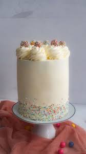 Layer Cake Vanille Anniversaire Made In Clem S Recette Gateau Savoureux Mini Gateau Gateaux Et Desserts