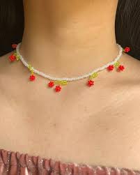Gargantilla De Abalorios De Cereza Gargantilla De Cereza Con Etsy Beaded Jewelry Beaded Necklace Diy Beaded Jewelry Diy