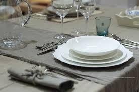 Come mettere centrotavola e candele. Mise En Place Come Apparecchiare Bene La Tavola Il Fior Di Cappero