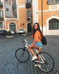 10 8 Mil Curtidas 33 Comentarios Lucie Rheaume Lucierheaume No Instagram Thanks To The Coolest Hostel Ever Theye Bike Photoshoot Insta Pictures Photo