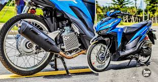 Honda vario (juga dikenal sebagai honda click di beberapa negara asia tenggara) adalah sebuah skuter bertransmisi otomatis yang diproduksi oleh astra honda motor di indonesia sejak tahun 2006. Bikinmotor Honda Vario 150 Yang Merelit Lit Lit Dan Rim Saiz Besar