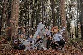Kumpulan gambar tentang tema buku tahunan sekolah indoor, klik untuk melihat koleksi gambar lain di kibrispdr.org. Jasa Foto Buku Tahunan Sekolah Bts Banyuwangi Osing Studio