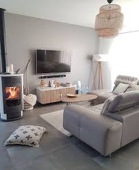 C'est plus tranquille pour le boulot, mais pour la vie sociale, pour bien dormir, pour bien se nourrir salut, boulot tranquille parce que tu es sûr de ne pas avoir de chefs sur le dos, plus compliqué pour. Nfin Posee Tranquille Devant La Tele Avant De Rattaquer Ma Semaine De Boulot Et Oui D Gray Living Room Design Living Room Grey Living Room Designs