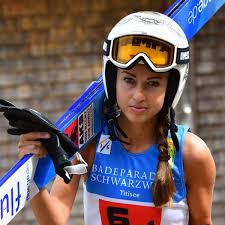 Die beiden deutschen skispringerinnen landen beim weltcup in sapporo einträchtig auf dem siegerpodest. Skisprung Weltmeisterin Juliane Seyfarth Auf Dem Playboy Cover
