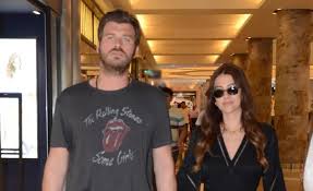 Kıvanç tatlıtuğ ve eşi başak dizer eğlenirken görüntülendi! Kivanc Tatlitug Ile Esi Basak Dizer In 15 Dakika Suren Alisveris Turu