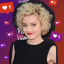 Red hair is the rarest color in the world, making it an uncommon occurrence in hollywood too. Julia Garner S Short Curly Hair Is My New Obsession Naturallycurly Com
