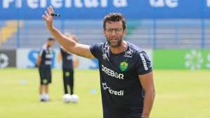 De acordo com estas especulações, a demissão de alberto valentim estaria ligada a um suposto caso com a esposa do presidente do clube, alessandro dresch. Apos Demissao Do Cuiaba Alberto Valentim Nega Crise Com Elenco E Envolvimento Com Mulher Do Presidente Esporte Extra Online