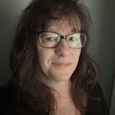 Lisa Pecora's Instagram, Twitter & Facebook