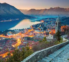 The views of the adriatic sea are just as captivating, but the beaches are far less crowded. Montenegro Reisetipps Informationen Berge Meer