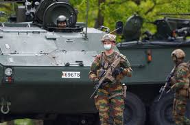(conings) bedreigde de vlaamse topviroloog van ranst, deze is in veiligheid gebracht. Et Si Jurgen Conings Avait Ete Djihadiste Hrm